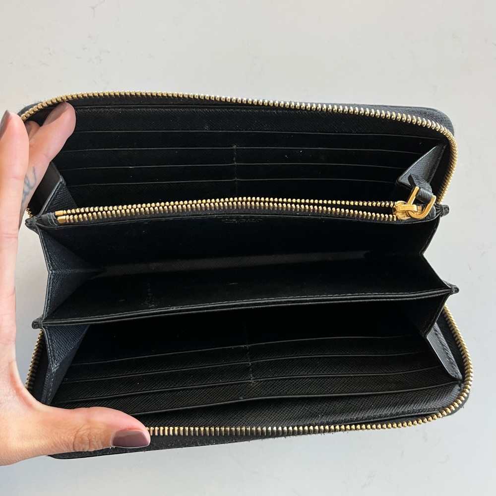 Prada, large wallet - Picture 7 of 8